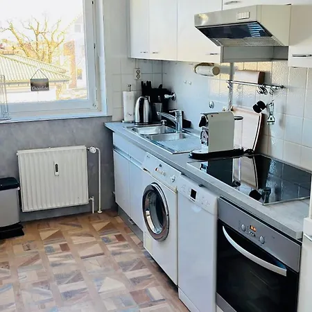 Sadebo Traveblick Mit Balkon - Parkplatz - 6 Gaste Apartment Lubeck